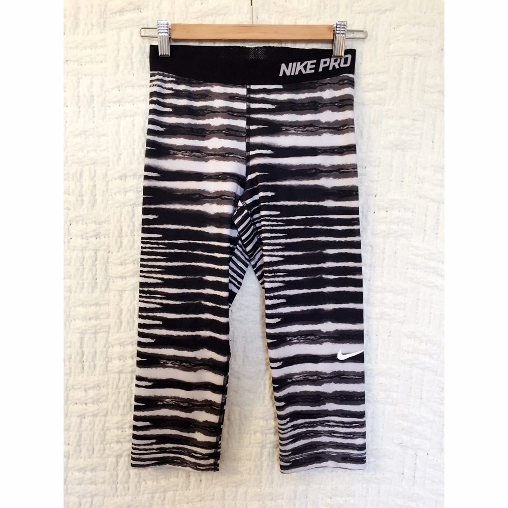 Nike Pro Capri Cropped Leggings